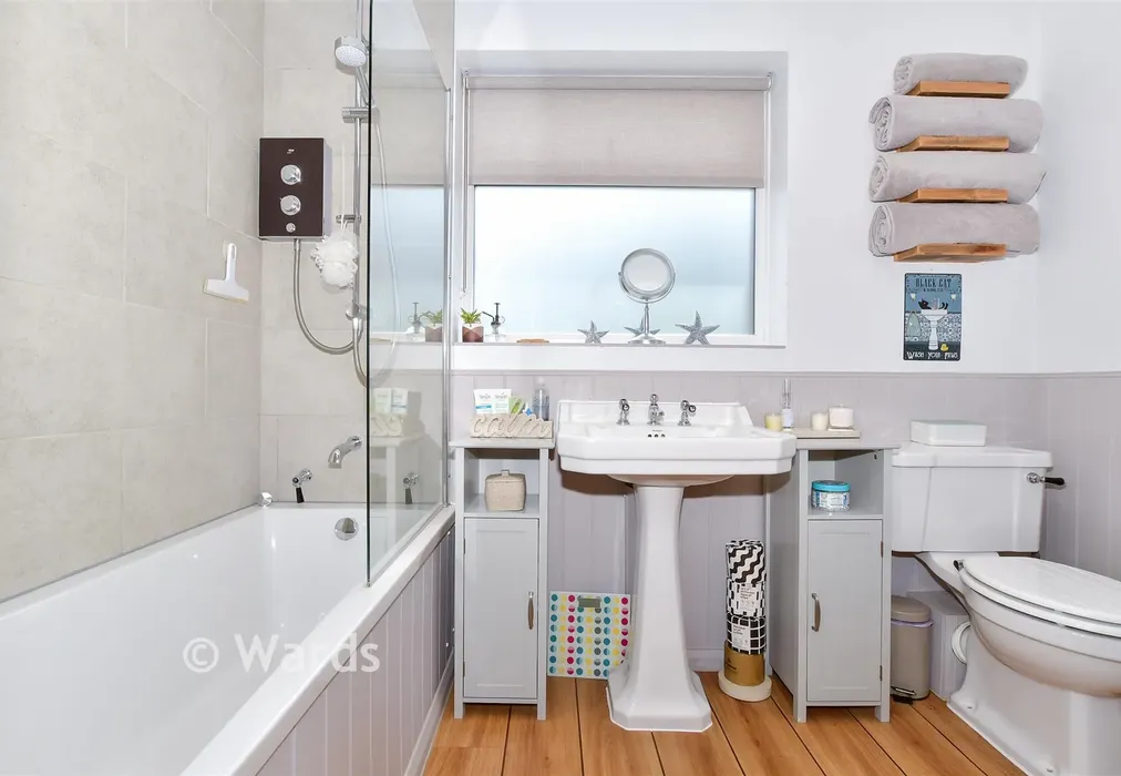 Bathroom - Berwyn Grove, Loose, Maidstone, Kent - Wards of Kent