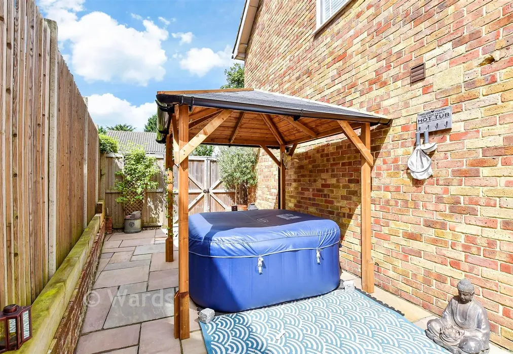Side Garden - Berwyn Grove, Loose, Maidstone, Kent - Wards of Kent