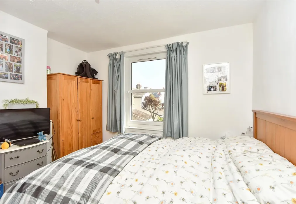 Bedroom 1 - Maple Street, Sheerness, Kent - Wards of Kent