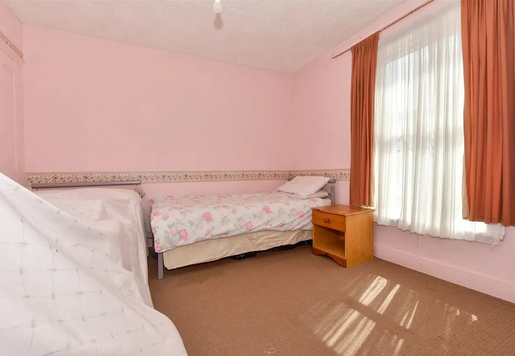 Bedroom 1 - Clarendon Street, Dover, Kent - Wards of Kent