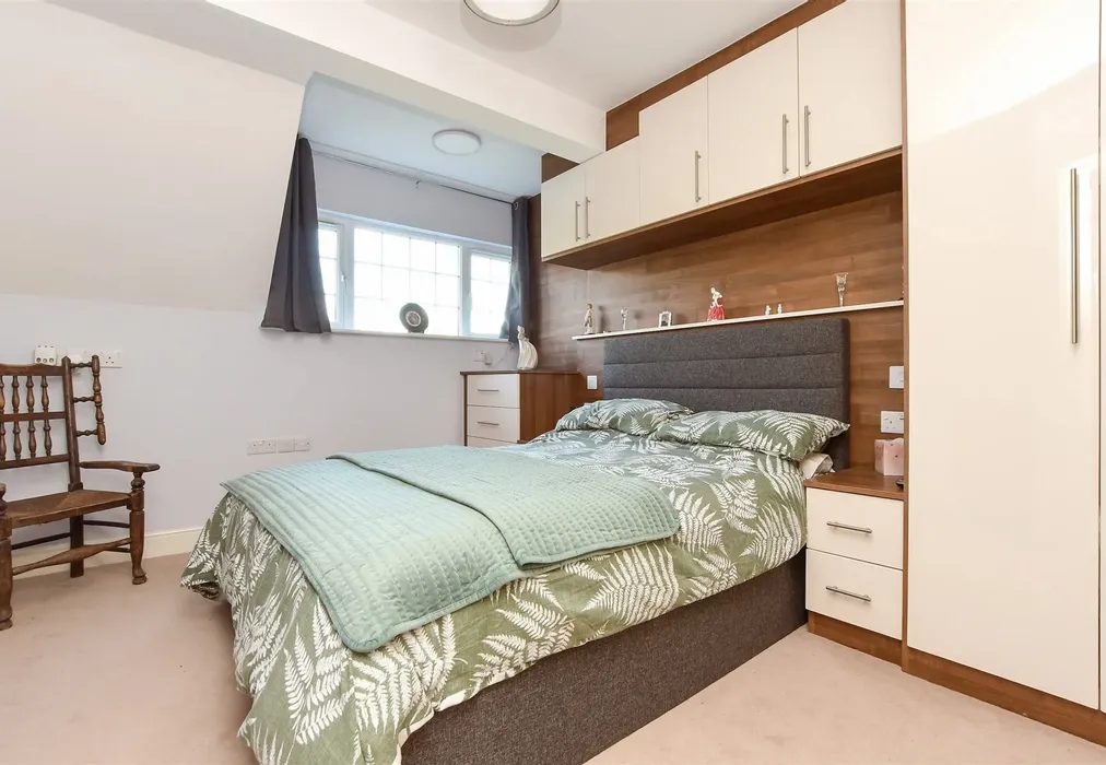 Bedroom 1 - Springbottom Lane, Bletchingley, Redhill, Surrey - Wards of Kent