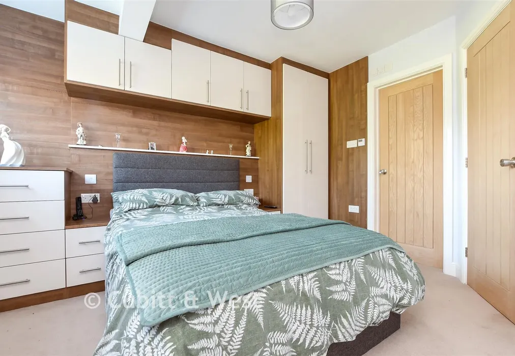 Bedroom 1 - Springbottom Lane, Bletchingley, Redhill, Surrey - Wards of Kent