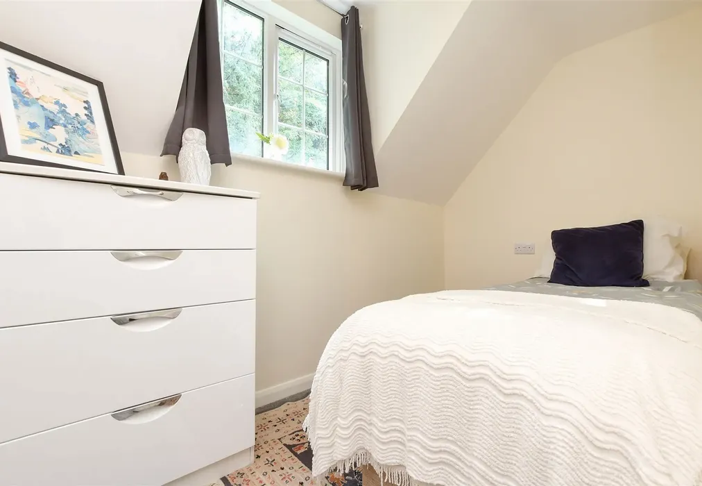 Bedroom 3 - Springbottom Lane, Bletchingley, Redhill, Surrey - Wards of Kent