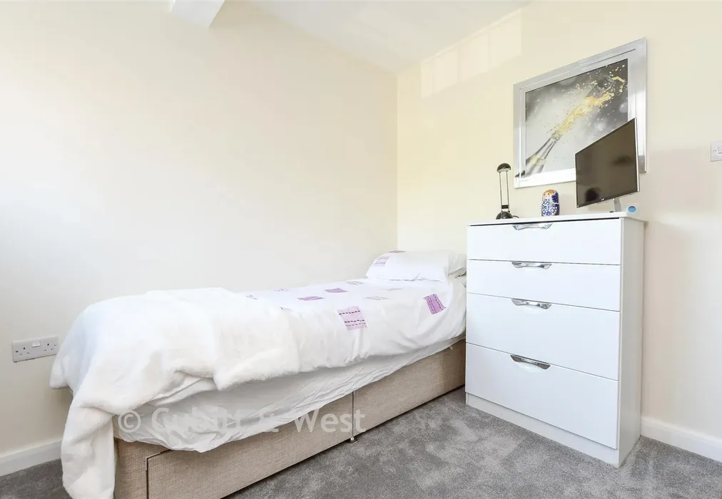 Bedroom 2 - Springbottom Lane, Bletchingley, Redhill, Surrey - Wards of Kent
