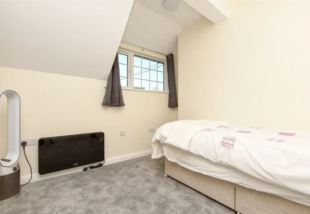 Bedroom 2 - Springbottom Lane, Bletchingley, Redhill, Surrey - Wards of Kent