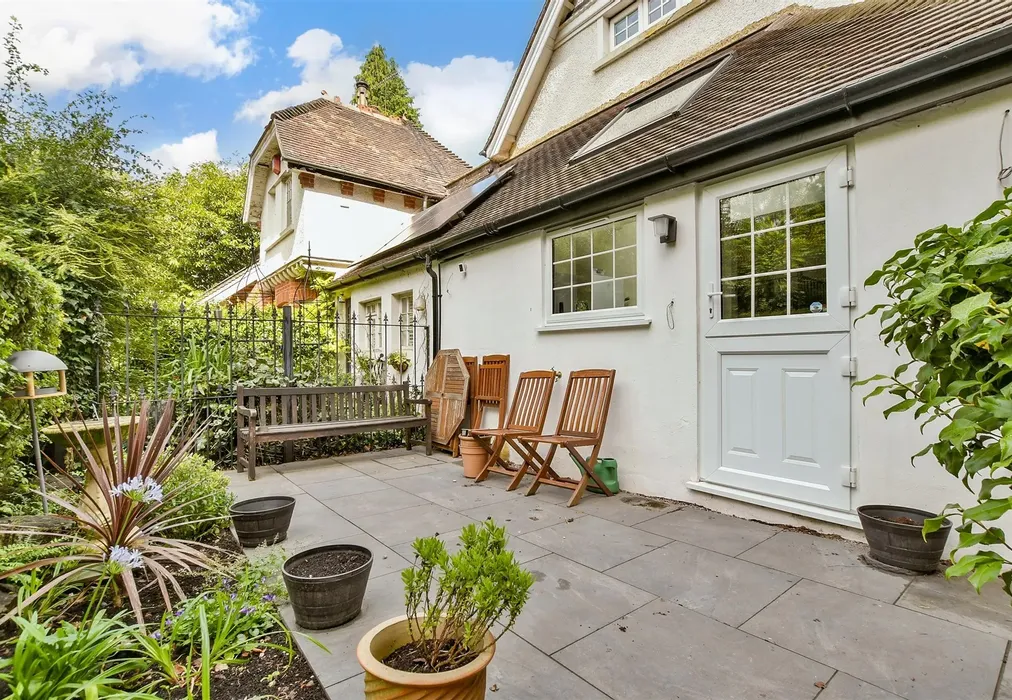 Patio / Decking - Springbottom Lane, Bletchingley, Redhill, Surrey - Wards of Kent