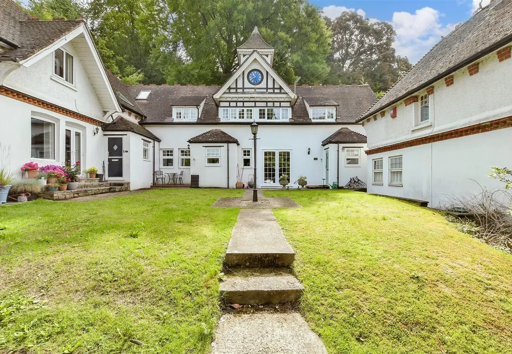 Communal Gardens - Springbottom Lane, Bletchingley, Redhill, Surrey - Wards of Kent