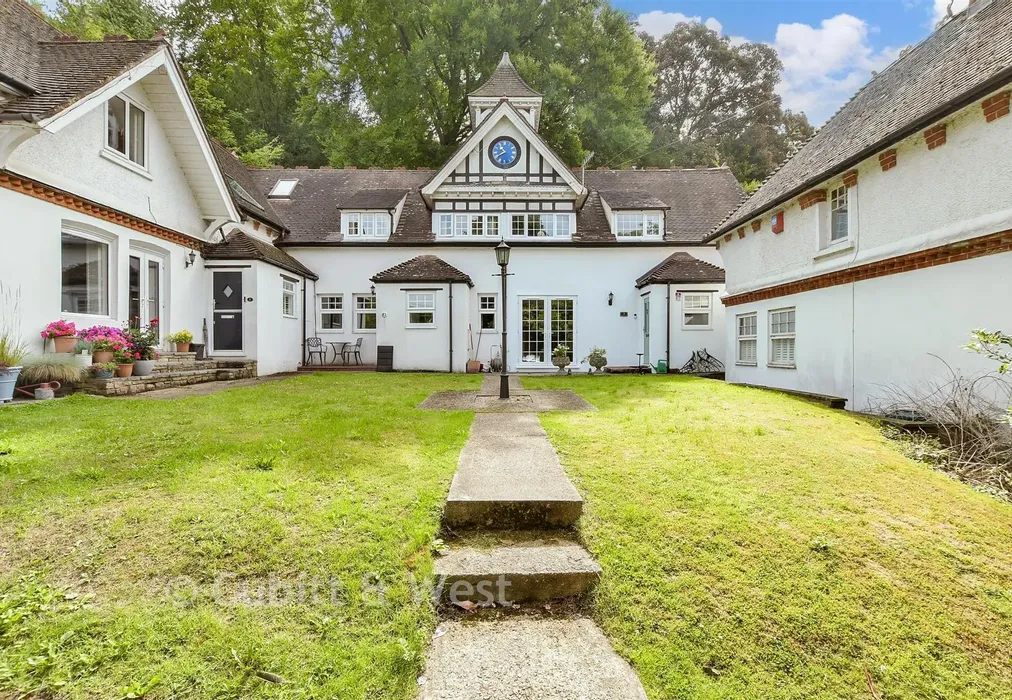Communal Gardens - Springbottom Lane, Bletchingley, Redhill, Surrey - Wards of Kent