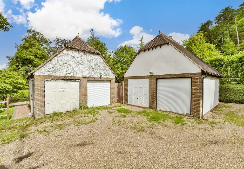 Garage - Springbottom Lane, Bletchingley, Redhill, Surrey - Wards of Kent