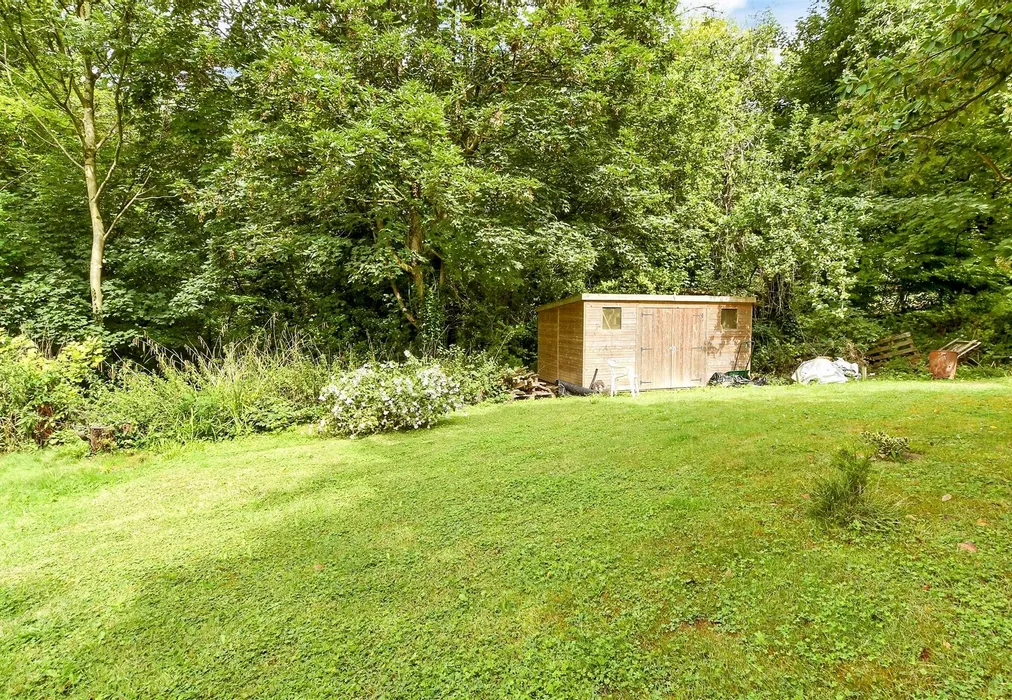 Rear Garden - Springbottom Lane, Bletchingley, Redhill, Surrey - Wards of Kent
