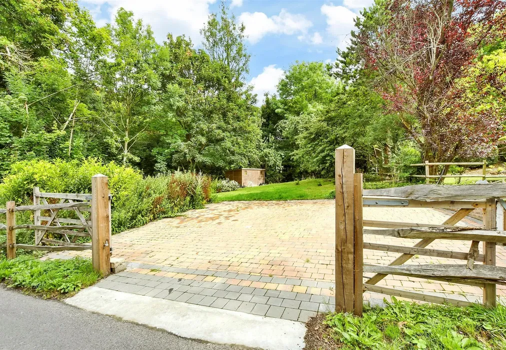 Driveway/Parking - Springbottom Lane, Bletchingley, Redhill, Surrey - Wards of Kent