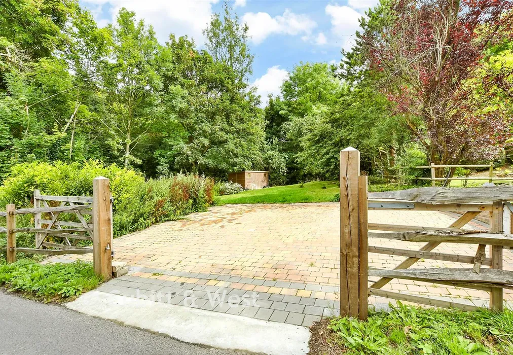 Driveway/Parking - Springbottom Lane, Bletchingley, Redhill, Surrey - Wards of Kent