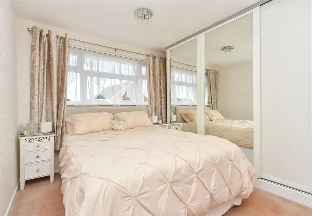 Bedroom 1 - Chaffes Lane, Upchurch, Sittingbourne, Kent - Wards of Kent