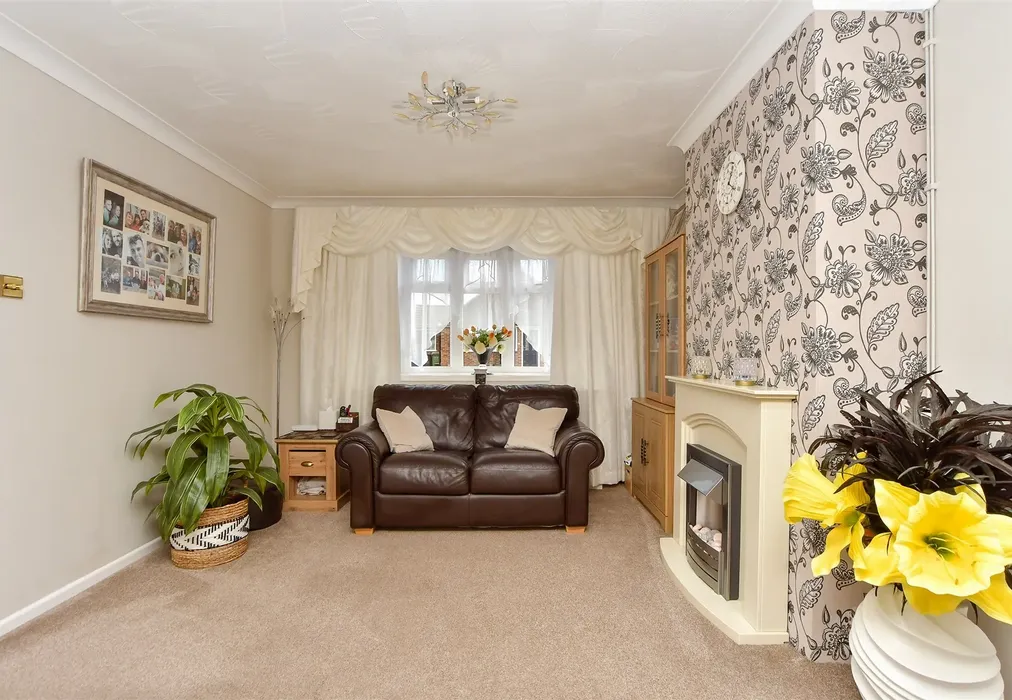 Lounge - Chaffes Lane, Upchurch, Sittingbourne, Kent - Wards of Kent