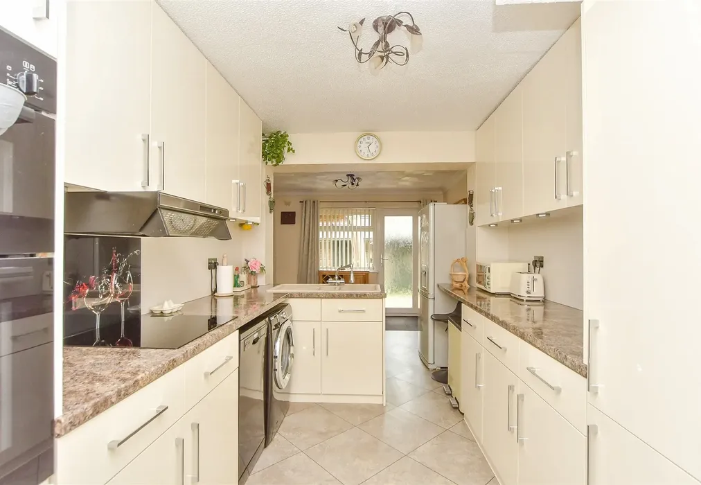 Kitchen - Chaffes Lane, Upchurch, Sittingbourne, Kent - Wards of Kent