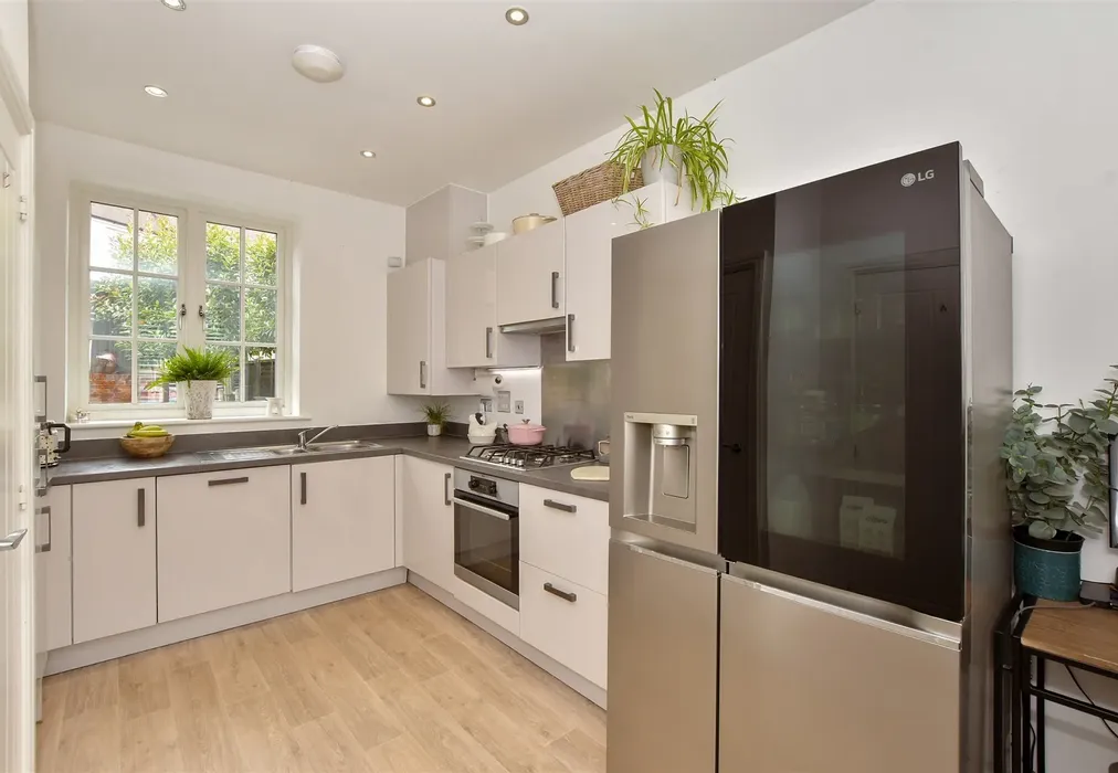 Kitchen - Three Fields Road, Tenterden, Kent - Wards of Kent