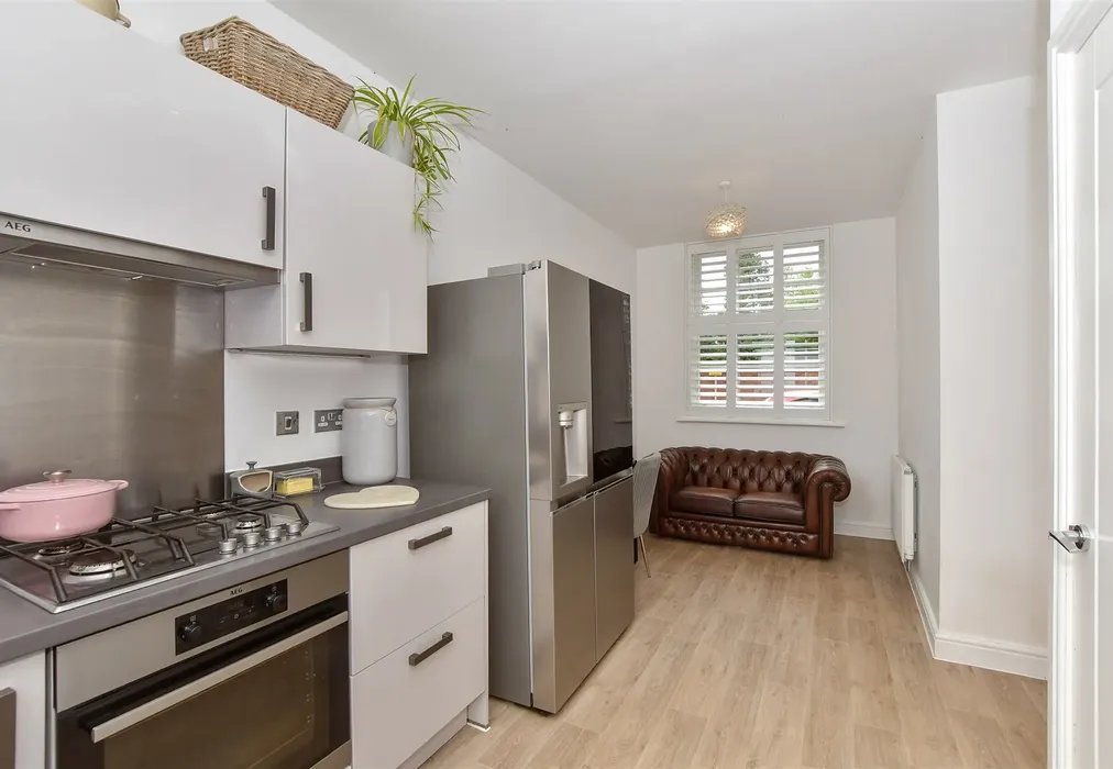 Kitchen - Three Fields Road, Tenterden, Kent - Wards of Kent