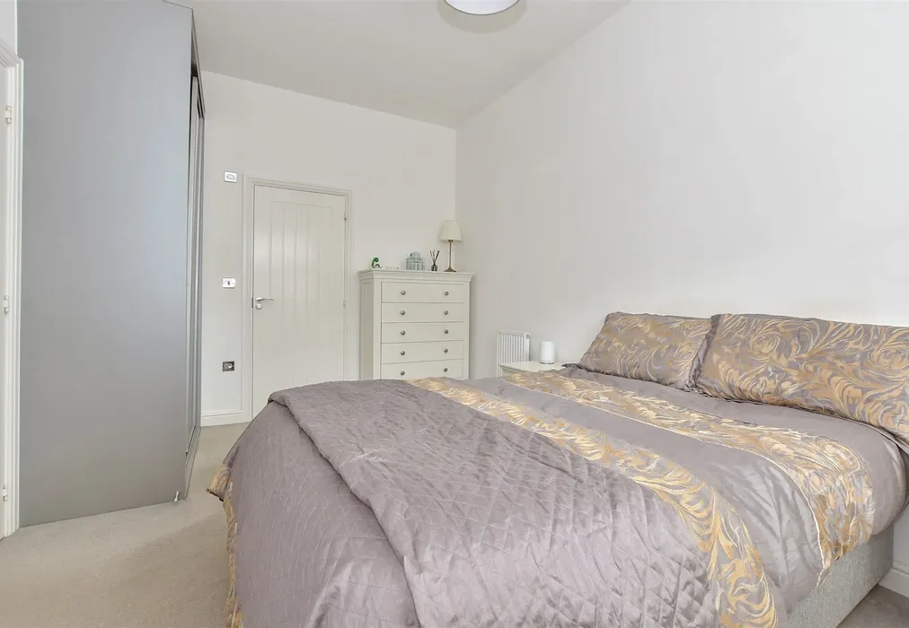 Bedroom 1 - Three Fields Road, Tenterden, Kent - Wards of Kent
