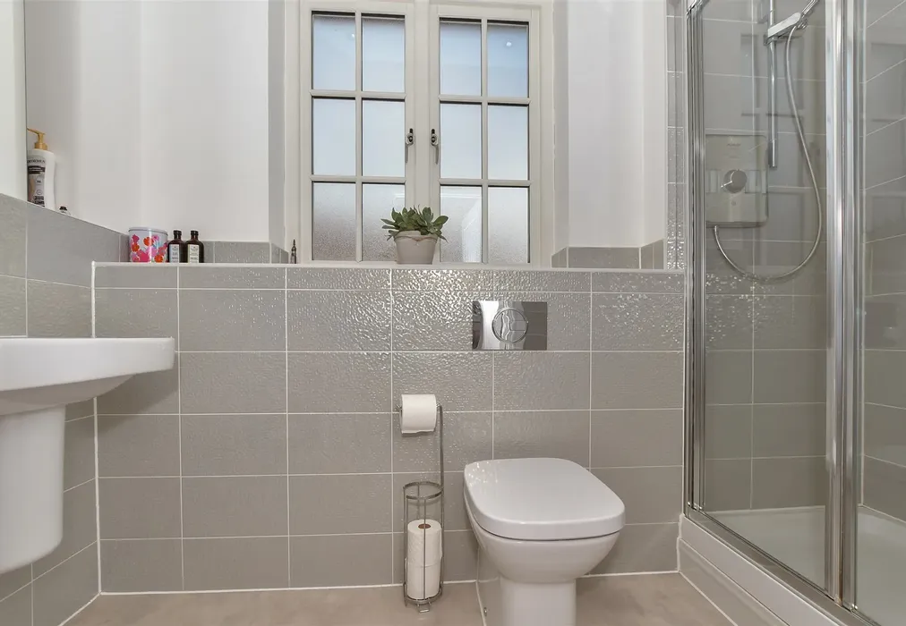 En-Suite Shower Room - Three Fields Road, Tenterden, Kent - Wards of Kent