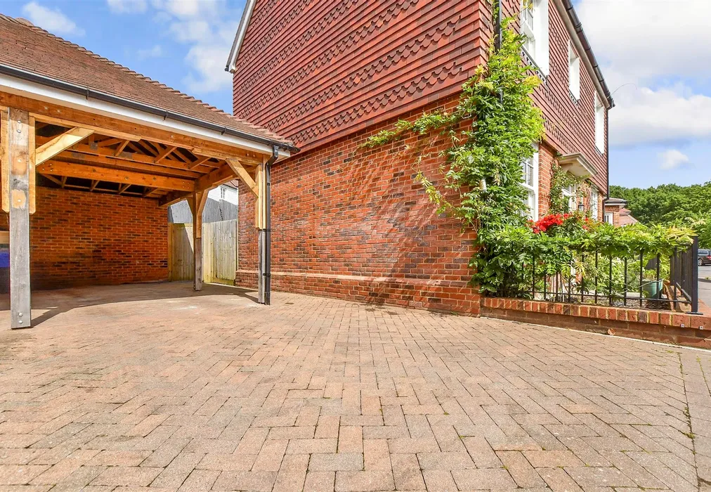 Driveway/Parking - Three Fields Road, Tenterden, Kent - Wards of Kent