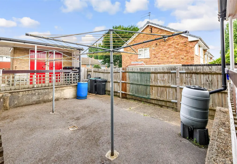 Communal Gardens - Ifield Way, Gravesend, Kent - Wards of Kent