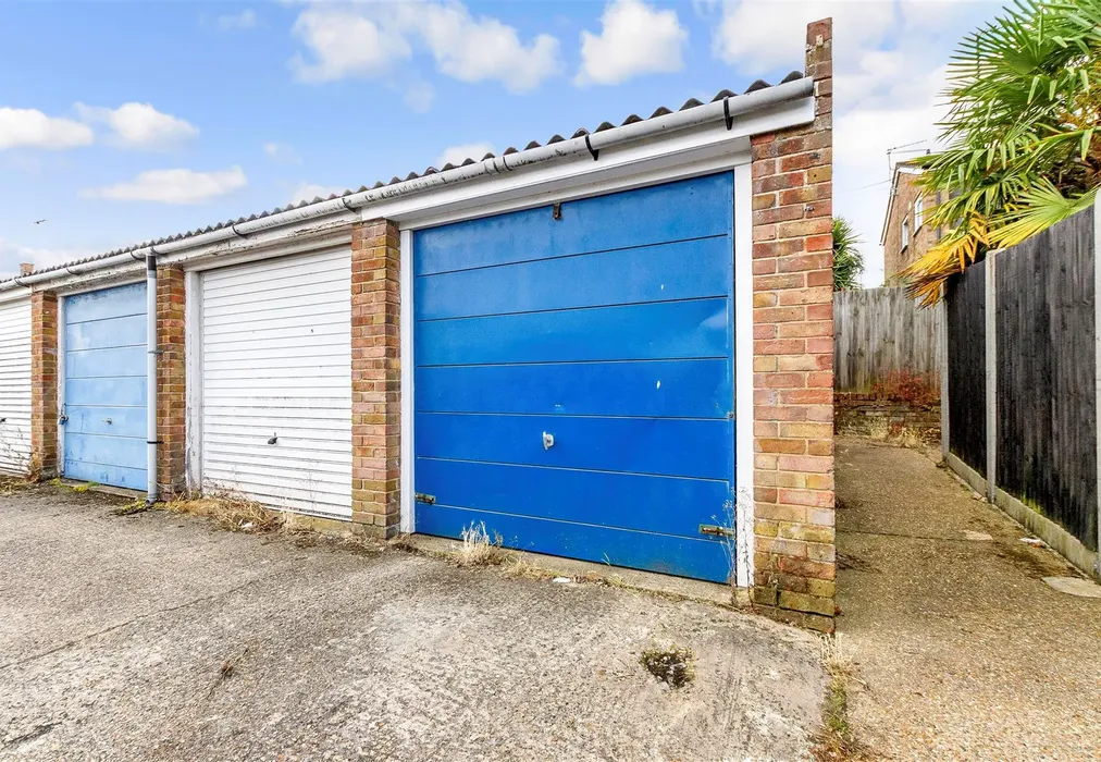 Garage - Ifield Way, Gravesend, Kent - Wards of Kent