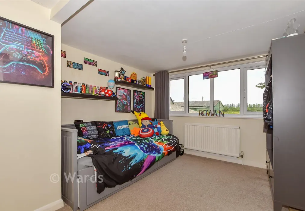 Bedroom 1 - Horseshoes Lane, Langley, Maidstone, Kent - Wards of Kent