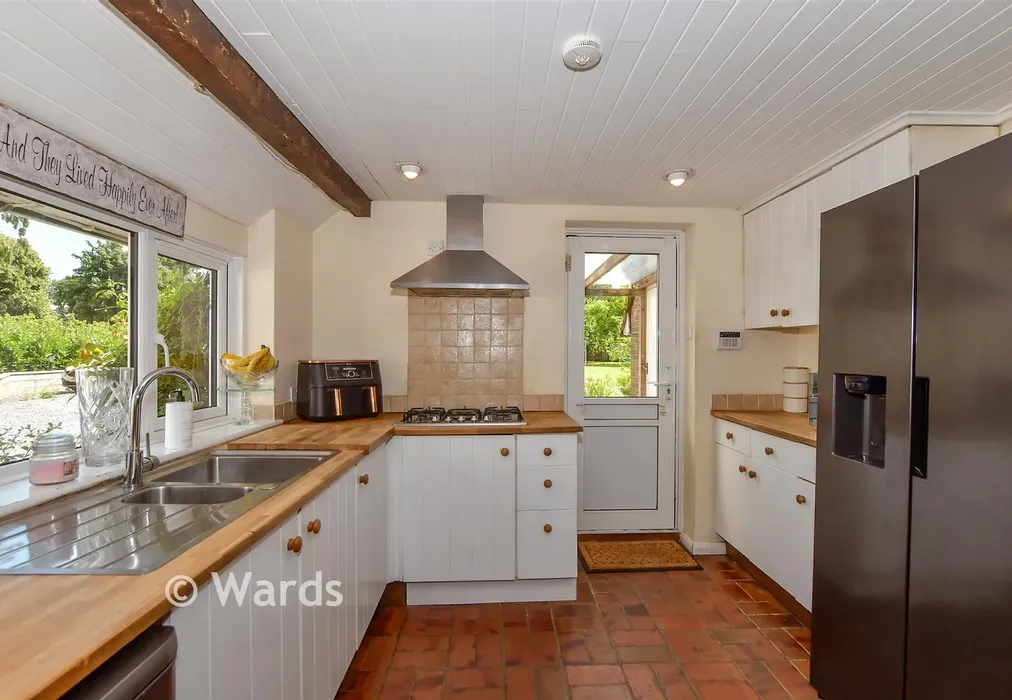 Kitchen - Horseshoes Lane, Langley, Maidstone, Kent - Wards of Kent
