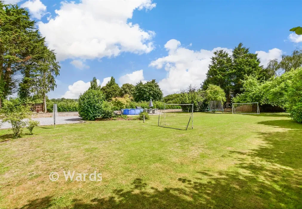 Front Garden - Horseshoes Lane, Langley, Maidstone, Kent - Wards of Kent