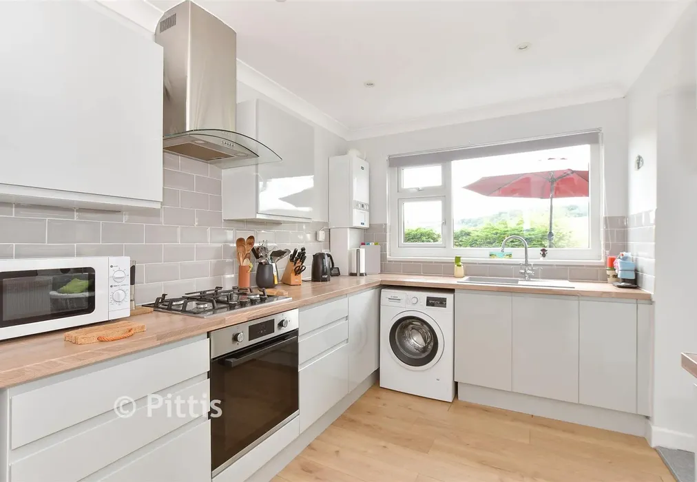 Kitchen - Clevelands Road, Wroxall, Ventnor, Isle of Wight - Wards of Kent