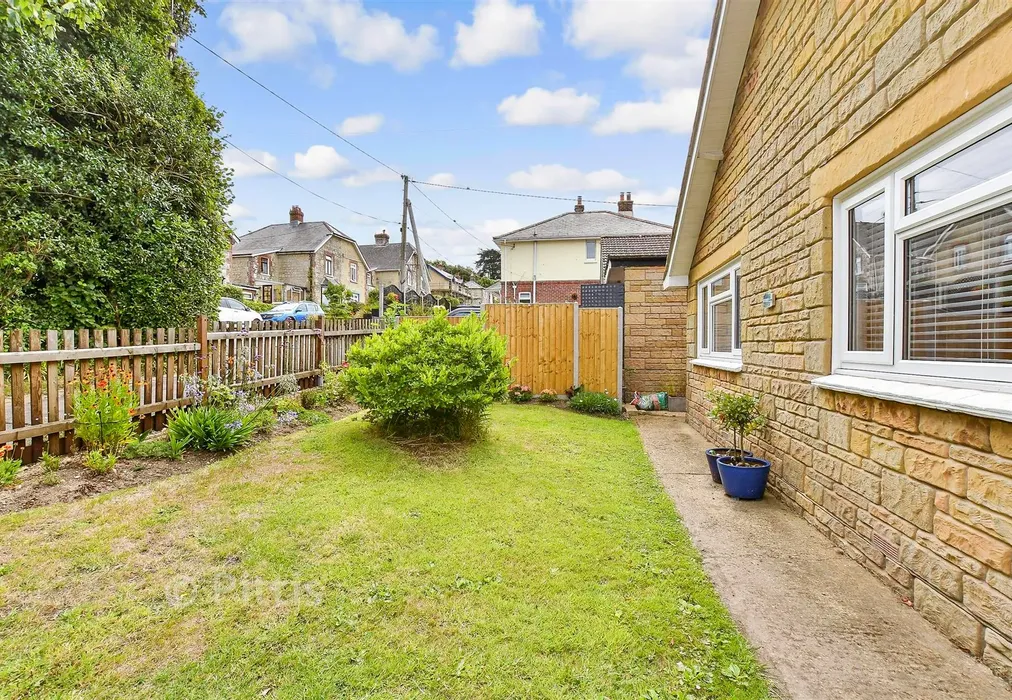 Front Garden - Clevelands Road, Wroxall, Ventnor, Isle of Wight - Wards of Kent