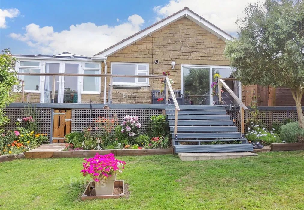 Rear Garden - Clevelands Road, Wroxall, Ventnor, Isle of Wight - Wards of Kent