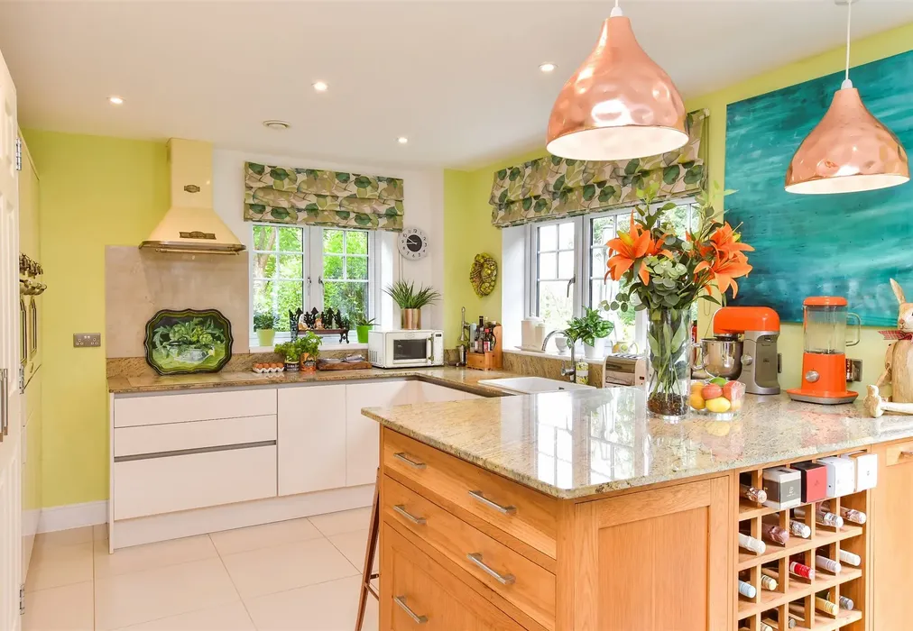 Kitchen - Mantell Close, Newick, Lewes, East Sussex - Wards of Kent