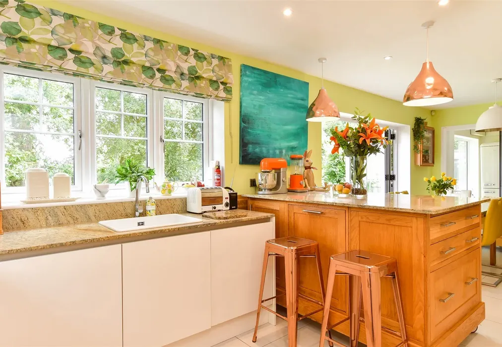 Kitchen - Mantell Close, Newick, Lewes, East Sussex - Wards of Kent