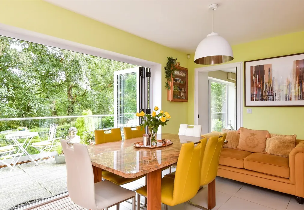 Kitchen - Mantell Close, Newick, Lewes, East Sussex - Wards of Kent