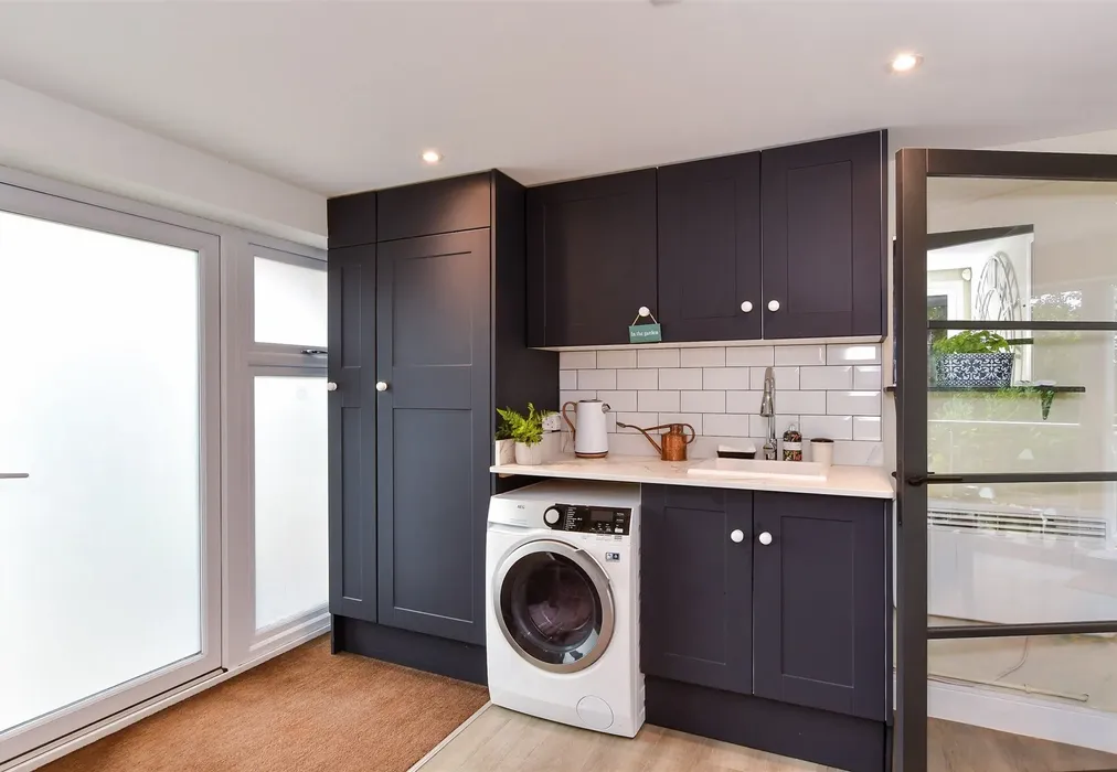 Internal Lifestyle Photograph - Mantell Close, Newick, Lewes, East Sussex - Wards of Kent