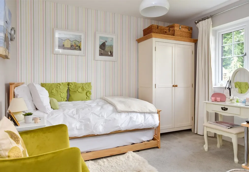 Bedroom 4 - Mantell Close, Newick, Lewes, East Sussex - Wards of Kent