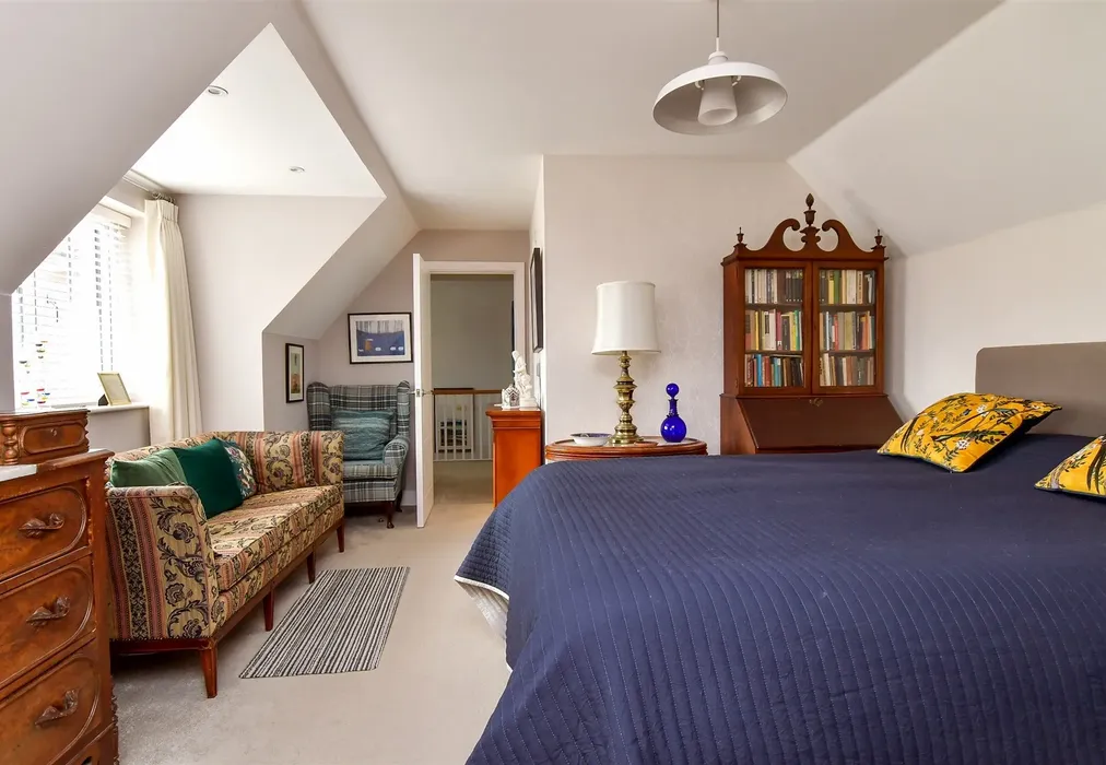 Bedroom 1 - Mantell Close, Newick, Lewes, East Sussex - Wards of Kent