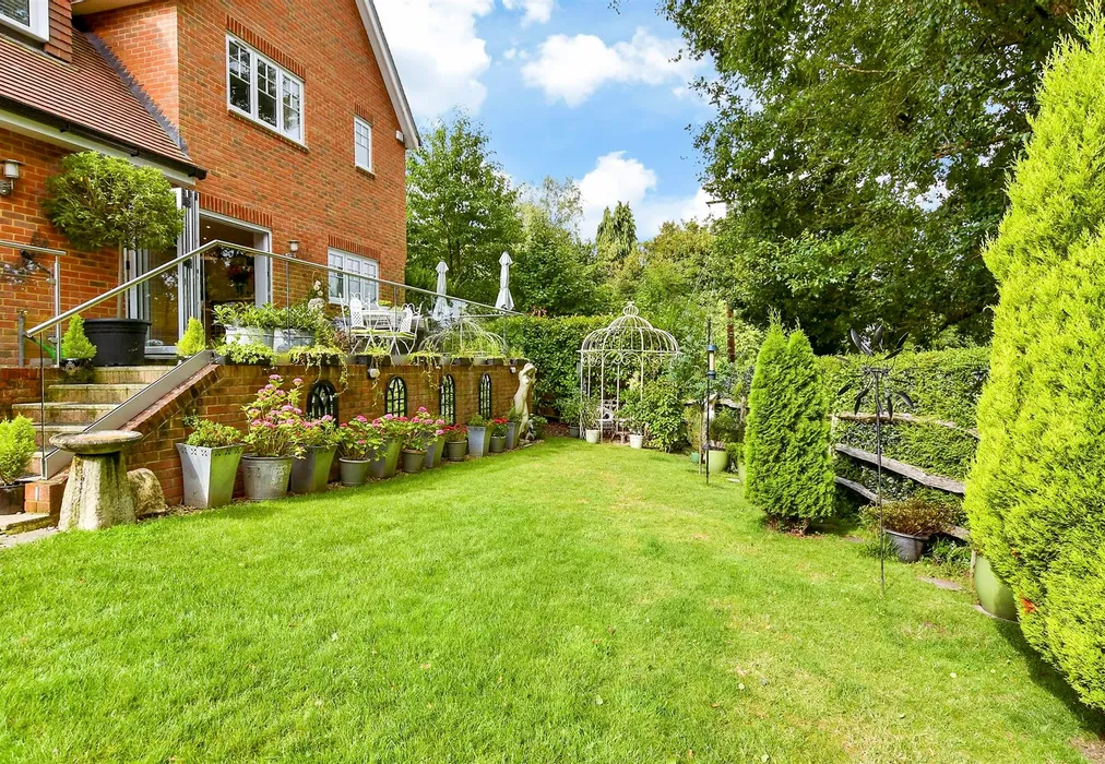 Rear Garden - Mantell Close, Newick, Lewes, East Sussex - Wards of Kent