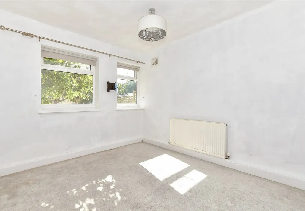 Bedroom 1 - Waverley Road, Southsea, Hampshire - Wards of Kent