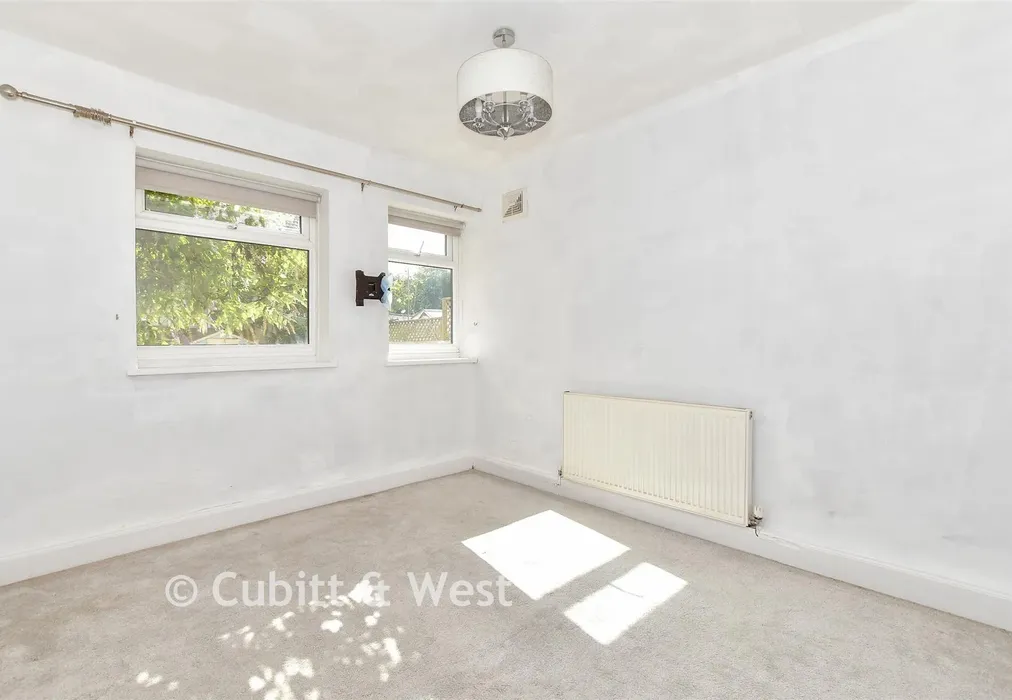 Bedroom 1 - Waverley Road, Southsea, Hampshire - Wards of Kent