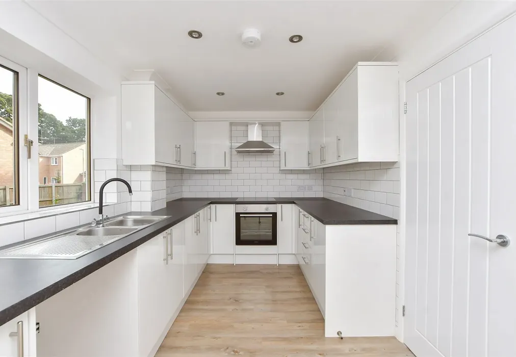 Kitchen - Grange Way, Broadstairs, Kent - Wards of Kent