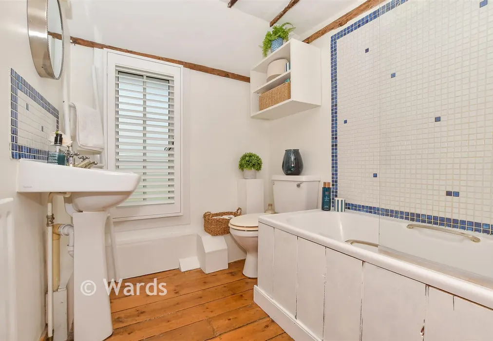 Bathroom - Front Road, Woodchurch, Ashford, Kent - Wards of Kent