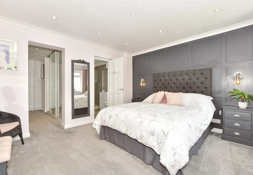 Bedroom 1 - Lower Sands, Dymchurch, Kent - Wards of Kent