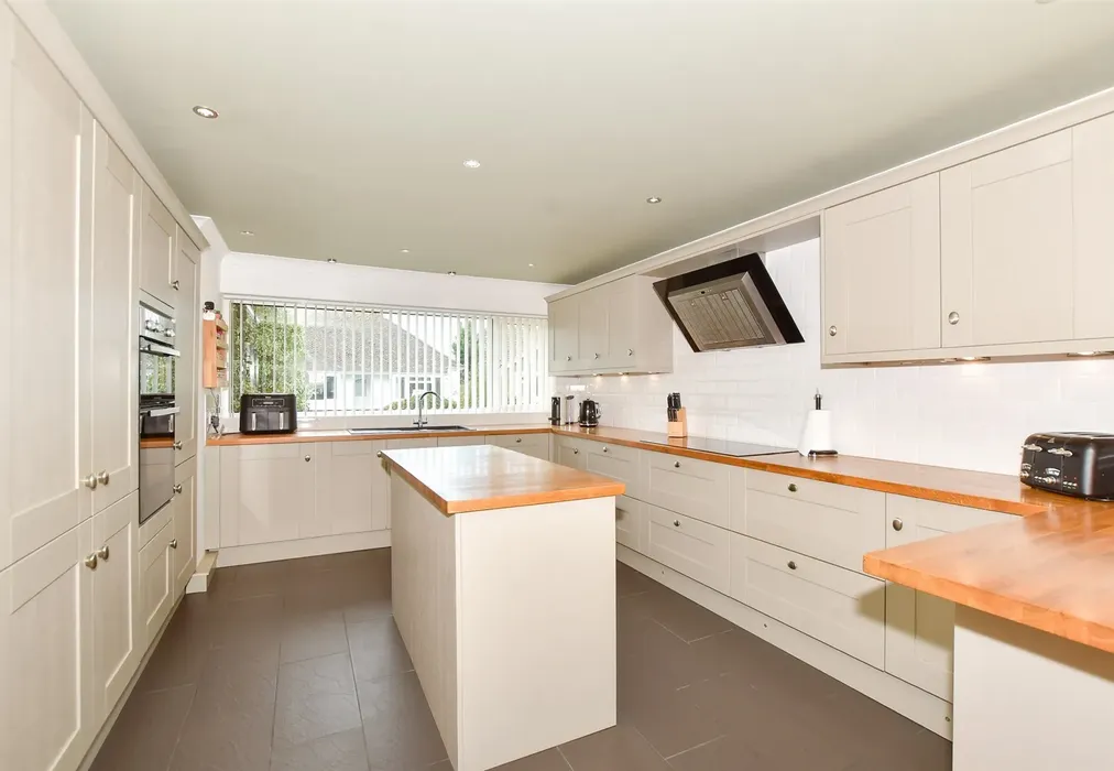 Kitchen/ Diner - Lower Sands, Dymchurch, Kent - Wards of Kent
