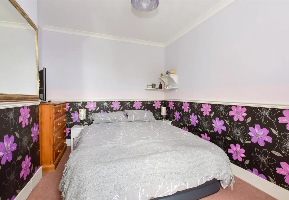 Bedroom 2 - New Cottages, Five Ashes, Mayfield, East Sussex - Wards of Kent