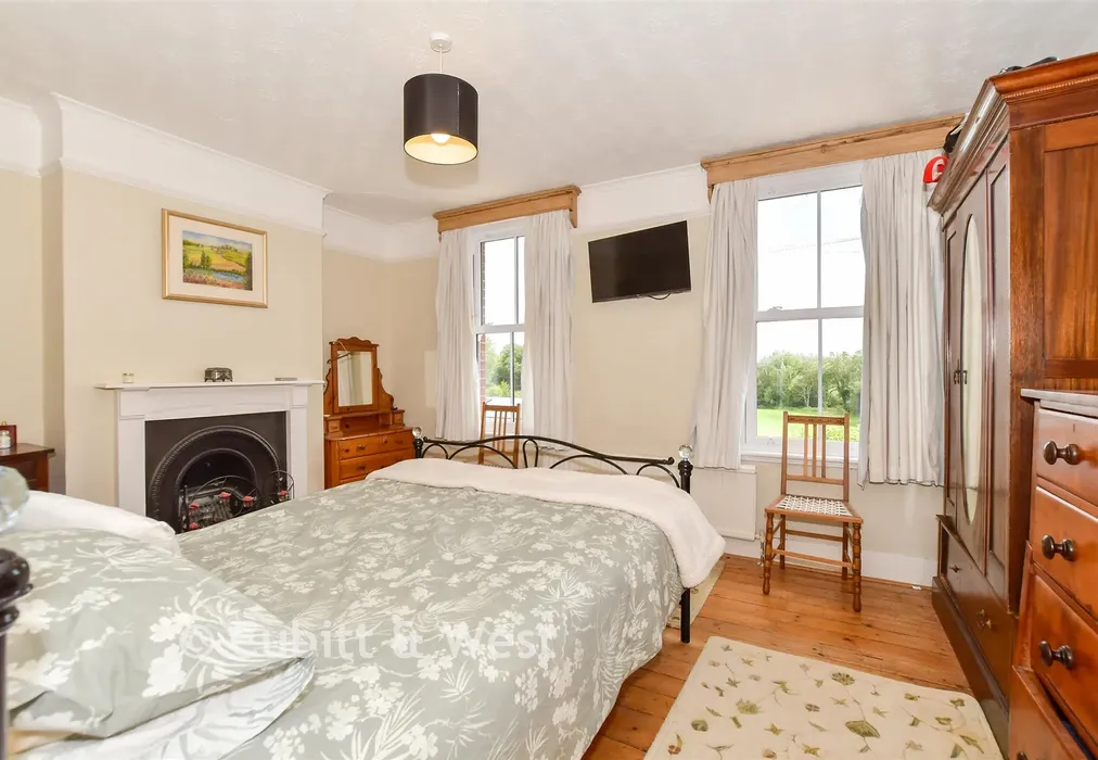Bedroom 1 - New Cottages, Five Ashes, Mayfield, East Sussex - Wards of Kent