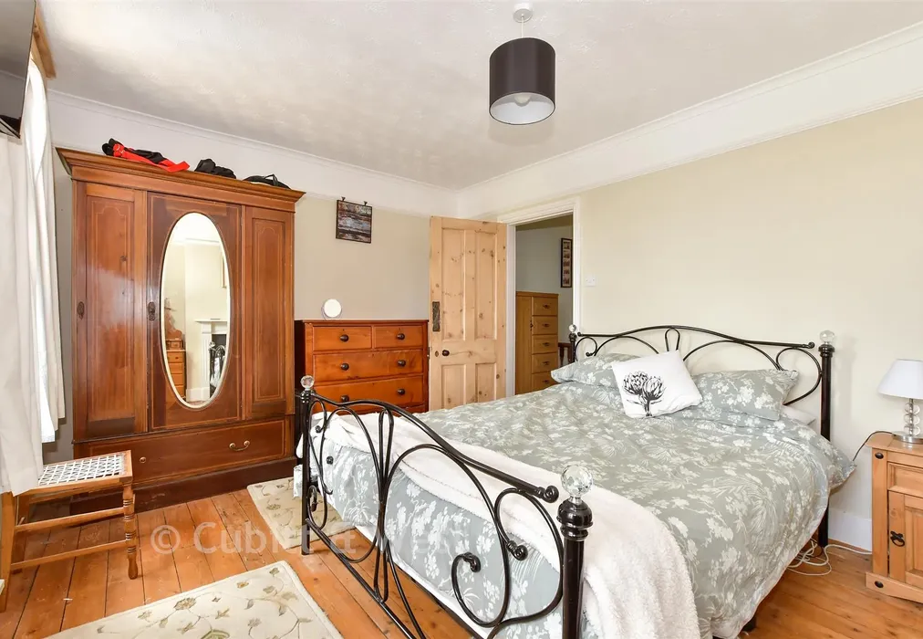 Bedroom 1 - New Cottages, Five Ashes, Mayfield, East Sussex - Wards of Kent
