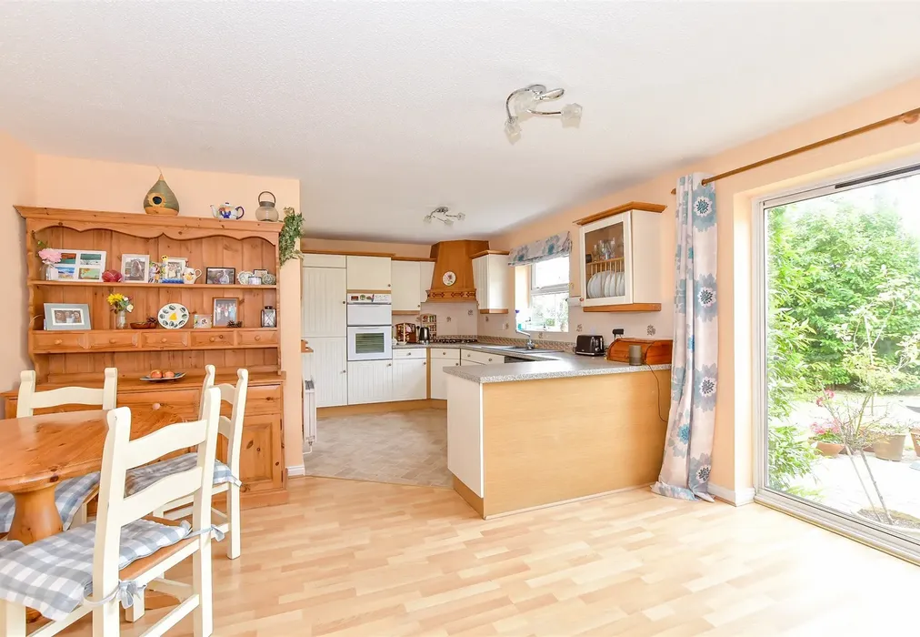 Kitchen - Claremont Gardens, Waterlooville, Hampshire - Wards of Kent