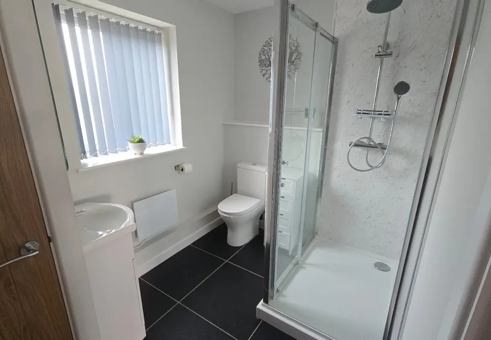 Shower Room - Yaverland Road, Sandown, Isle of Wight - Wards of Kent